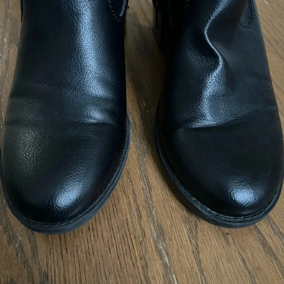 Fergalicious Wishful Moto Buckles & Chains Chunky Heel Combat boots women’s 8.5 - Picture 11 of 11